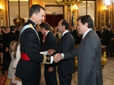 S.M. el Rey don Felipe VI saluda a Javier Fernández, Presidente del Principado de Asturias