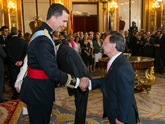 S.M. el Rey don Felipe VI saluda a Juan Jesús Vivas Lara, Presidente de la Ciudad Autónoma de Ceuta