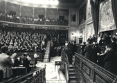 Diputados y Senadores aplaudiendo el discurso de S.M el Rey Juan Carlos I en la sesión solemne de apertura
