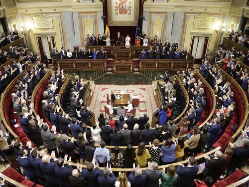 Aspecto do salón de sesións un día de Pleno da XIV Lexislatura. Fonte: Congreso dos Deputados