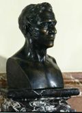 Busto de Agustín Argüelles Álvarez González, (Diputado). Hierro fundido con patina de bronce, fundido en la Real Fabrica de Artilleria de Trubia (Asturias). Cincelado por Dalmez ORONOZ Sign.374