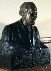 Busto de Julián Besteiro Fernandez. Pasillo del Orden del Dia; planta baja del Palacio, Congreso de los Diputados