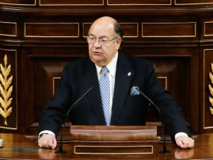 Enrique Álvarez Sostres, diputado de Foro, interviene en el Pleno