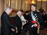 S.M. el Rey don Felipe VI saluda a los Vicepresidentes de la Mesa del Senado, Juan José Lucas y Yolanda Vicente