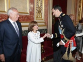 S.M. el Rey don Felipe VI saluda a la Vicepresidenta Primera del Gobierno, Soraya Saénz de Santamaría y al Ministro de Asuntos Exteriores José Manuel García-Margallo
