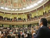 Los diputados y senadores, en pie, rinden homenaje a S. M. la Reina doña Sofía