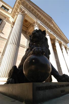 Detalle de uno de los leones