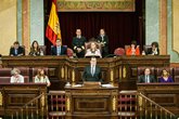 Mesa del Congreso de los Diputados, con los respectivos Vicepresidentes 1º a 4º y los Secretarios 1º a 4º, en el centro la Presidenta Ana Pastor, Y en tribuna el candidato Mariano Rajoy.