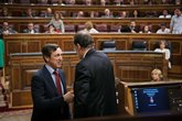 Rafael Hernando del Grupo Parlamentario Popular, al finalizar su intervención saludando al candidato a la Presidencia Mariano Rajoy