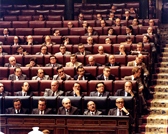 Vista de los escaños del Grupo Popular, Manuel Fraga, Miguel Herrero Rodríguez de Miñón y Modesto Fraile. En el banco azul el todavía Presidente Calvo Sotelo junto a los Ministros García Díez, Pérez Llorca, Cabanillas y Oliart