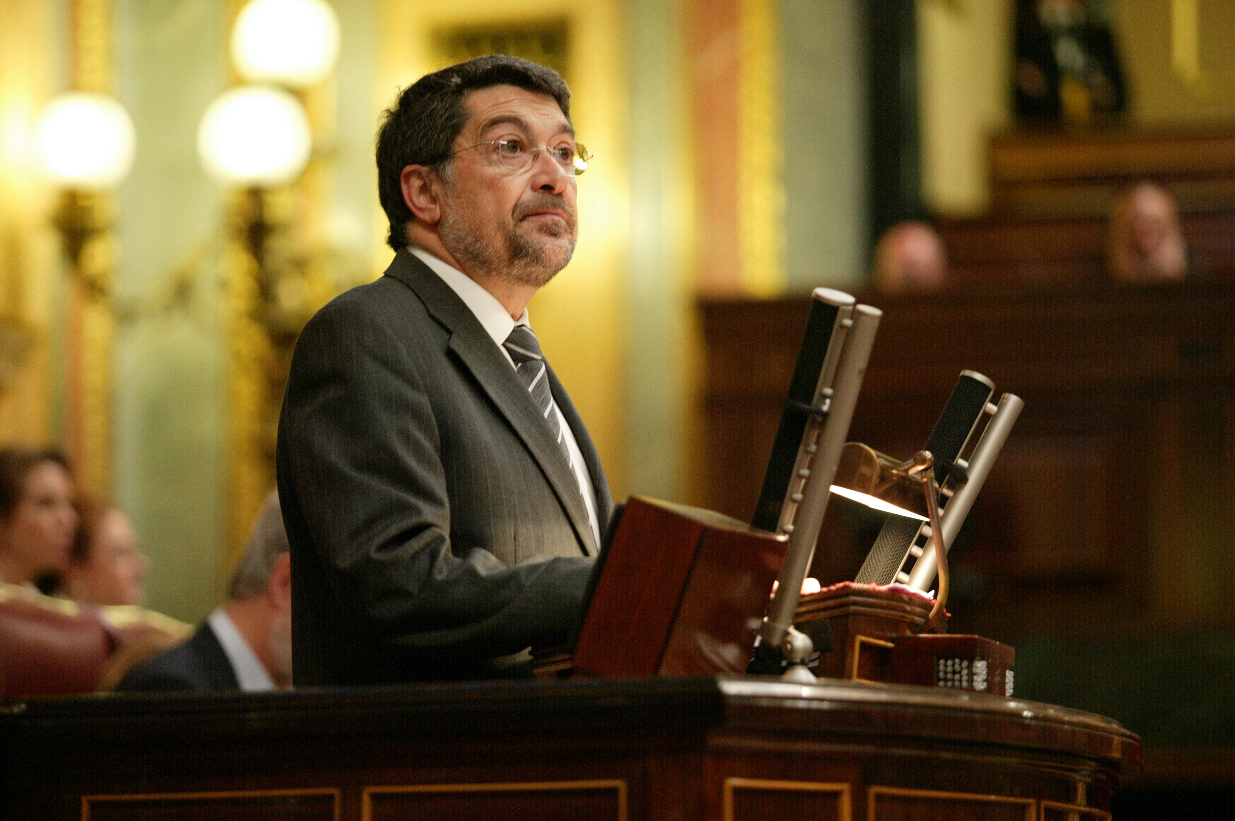 Jaime Javier Barrero López,  Secretario 1º, en la Tribuna de Oradores