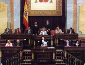 Discurso José María Aznar, candidato a la Presidencia del Gobierno, del GPP, Mesa; Luisa Fernanda Rudi, Presidenta. Francisco Camps, Amparo Rubiales, Soledad Becerril, Josep López de Lerma, Vicepresidentes 1º,2º,3º Y 4º y los Secretarios, en su orden reglamentario