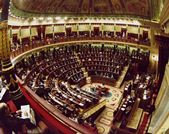 Vista General del Hemiciclo. El candidato José María Aznar en la Tribuna de Oradores