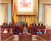 RDiscurso del candidato a la Presidencia del Gobierno Felipe González. Mesa de la Cámara: Félix Pons, Presidente. José Beviá, Federico Trillo, Josep López de Lerma, y Luis Ramallo, Vicepresidentes 1º, 2º, 3º y 4º. Y los cuatro Secretarios