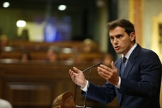 El presidente de Ciudadanos, Albert Rivera, expone la postura de su partido en la sesión de investidura del candidato a la Presidencia del Gobierno