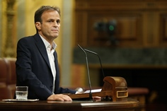 El portavoz de En Comú Podem, Jaume Asens, durante su intervención en el debate de investidura