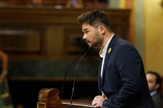 Gabriel Rufián, portavoz del Grupo Parlamentario Republicano, defiende la posición de su grupo en la sesión de investidura