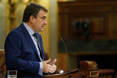 Aitor Esteban, portavoz del Grupo Parlamentario Vasco (EAJ-PNV) en el Congreso, durante su intervención en la Sesión de Investidura