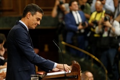 Pedro Sánchez, candidato a la Presidencia del Gobierno, interviene para defender el programa con el que solicita la confianza de la Cámara