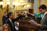 Pedro Sánchez Pérez-Castejón, líder del Partido Socialista Obrero Español, votando