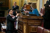 Pedro Sánchez, PSOE, en la tribuna procediendo a la votación para la elección de la Mesa del Congreso de los Diputados. 