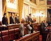 Constitución de la Mesa, presidida por Gregorio Peces-Barba. Vicepresidentes 1º a 4º, Leopoldo Torres, Antonio Carro, Josep Verde i Aldea y José Miguel Bravo de Laguna. Secretarios 1º a 4º, Ciriaco de Vicente, Mª Victoria Fernández - España, José Manuel Pedregosa y Josep María Trias de Bés.