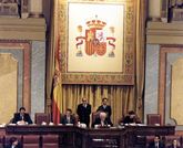 Constitución de la Mesa de Edad, León Máximo Rodríguez, Presidente (mayor edad) y los Secretarios, José Luis Rodríguez Zapatero y Carmina Pereira (menor edad) asistidos por el Secretario General del Congreso de los Diputados, Ignacio Astarloa