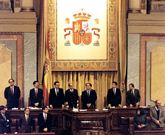 Constitución de la Mesa del Congreso, Féliz Pons, Presidente. Vicepresidentes 1º a 4º. Juan Muñoz, Federico Trillo, Joan Marcet, Josep María Trias de Bes. Secretarios 1º a 4º, Ramón Vargas-Machuca, Juan Carlos Aparicio, María Dolores Pelayo y José Luis Nuñez