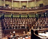 Vista general de los Escaños Socialistas durante la sesión constitutiva de la IV legislatura con el Presidente Felipe González y el Vicepresidente del Gobierno, Alfonso Guerra y sus ministros socialistas