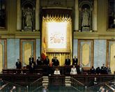 Constitución de la Mesa del Congreso. Federico Trillo-Figueroa, Presidente. Vicepresidentes 1º a 4º, Enrique Fernández Miranda, Joan Marcet, Josep López de Lerma y José Vicente Beviá. Secretarios 1º a 4º, María Bernarda Barrios ( en Tribuna) , Pedro Antonio Ríos, Carmen del Campo y Joxe Juan González de Txabarri. Asistidos por el Secretario General del Congreso de los Diputados, Ignacio Astarloa y el Secretario General Adjunto José Luis Peñaranda.