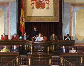 La Presidenta Luisa Fernanda Rudí se dirige a los diputados desde la tribuna.