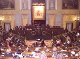 Constitución de la Mesa de Edad. Feliciano Blázquez, Presidente (mayor edad). Secretarias María Isabel Fuentes González y Leire Pajín Iraola (menor edad). Asistitida por la Secretaria General del Congreso de los Diputados, Piedad García-Escudero.