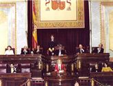 Constitución de la Mesa del Congreso de los Diputados. Manuel Marín, Presidente. Vicepresidentes 1º a 4º Carme Chacón, Jordi Vilajoana, Gabriel Cisneros e Ignacio Gil Lázaro. Secretarios 1º a 4º, María Jesús Sainz García, Celia Villalobos, Javier Barrero e Isaura Navarro. 