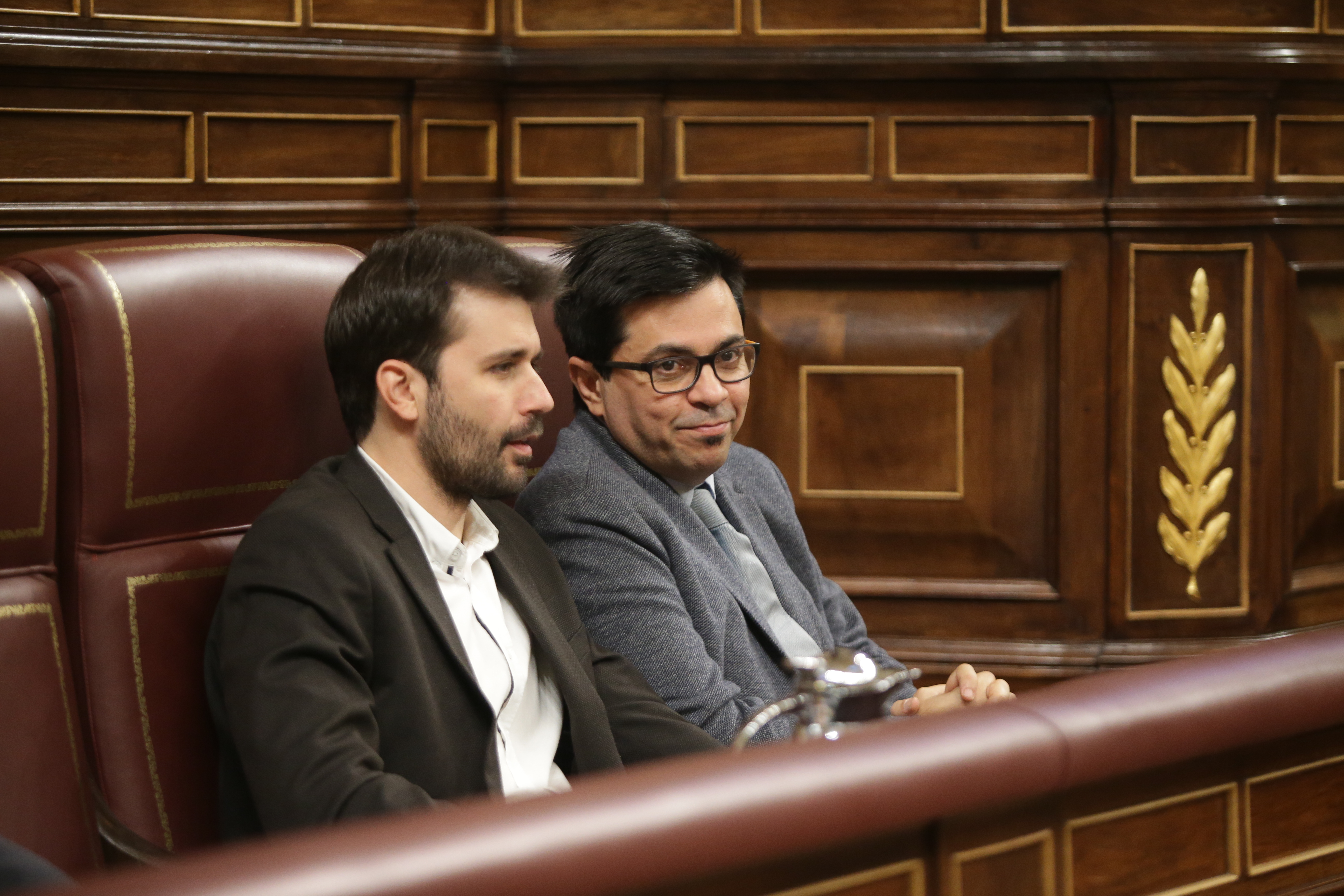 Sánchez Serna y Pisarello Prados en sus bancos de la Mesa.