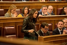 Inés Arrimadas interviene tras los juramentos.