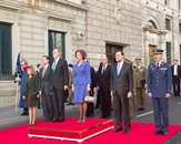 SS.MM los Reyes Don Juan Carlos I y Doña Sofía, los Príncipes de Asturias y el Presidente del Gobierno, D. Mariano Rajoy esperando al desfile militar, frente al edificio 36 de ampliación del Congreso de los Diputados en la Carrera de San Jerónimo en la sesión  de apertura de la X legislatura