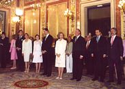 La Familia Real en el Salón de Conferencia saludando a los miembros de ambas Cámaras, con el Presidente del Gobierno D. Jose Luis Rodríguez Zapatero y el Presidente del Congreso de los Diputados D. Manuel Marín tras la solemne sesión de apertura