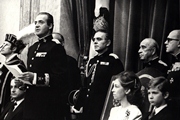 Discurso de S.M el Rey Juan Carlos I en  la sesión solemne de apertura de la I legislatura, en el Salón de Sesiones del Congreso de los Diputados acompañado del personal de Casa Real 