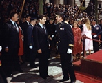 Saludo de S.M el Rey Juan Carlos I,  al Presidente del Gobierno, Adolfo Suárez González al finalizar el desfile militar