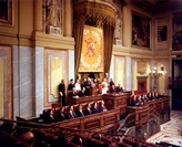 Tribuna del salón de sesiones con SS.MM con las Mesas de ambas Cámaras en la sesión solemne de apertura. 