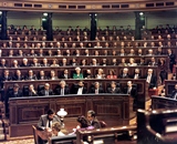 Vista general de los escaños del grupo socialista en la sesión solemne de apertura, en el banco azul el Presidente del Gobierno, D. Felipe González junto a sus ministros