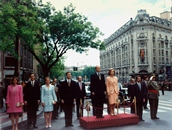 SS.MM. Los Reyes, Don Juan Carlos I y Doña Sofía, el Príncipe de Asturias, las Infantas, el Duque de Lugo, y el Presidente del Gobierno D. José María Aznar en la sesión solemne de apertura de la VI legislatura