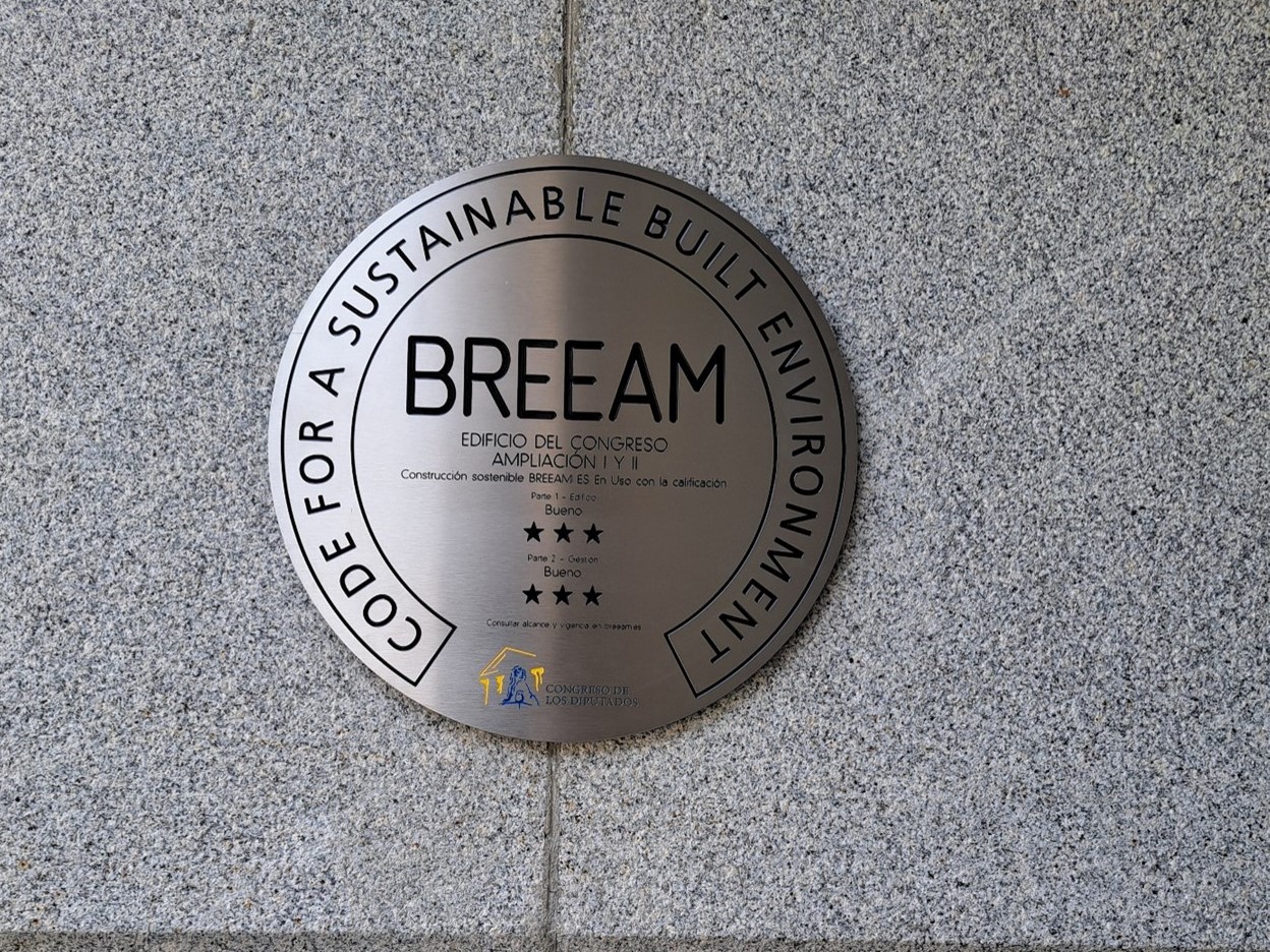 Imagen placa BREEAM de Ampliaciones I y II