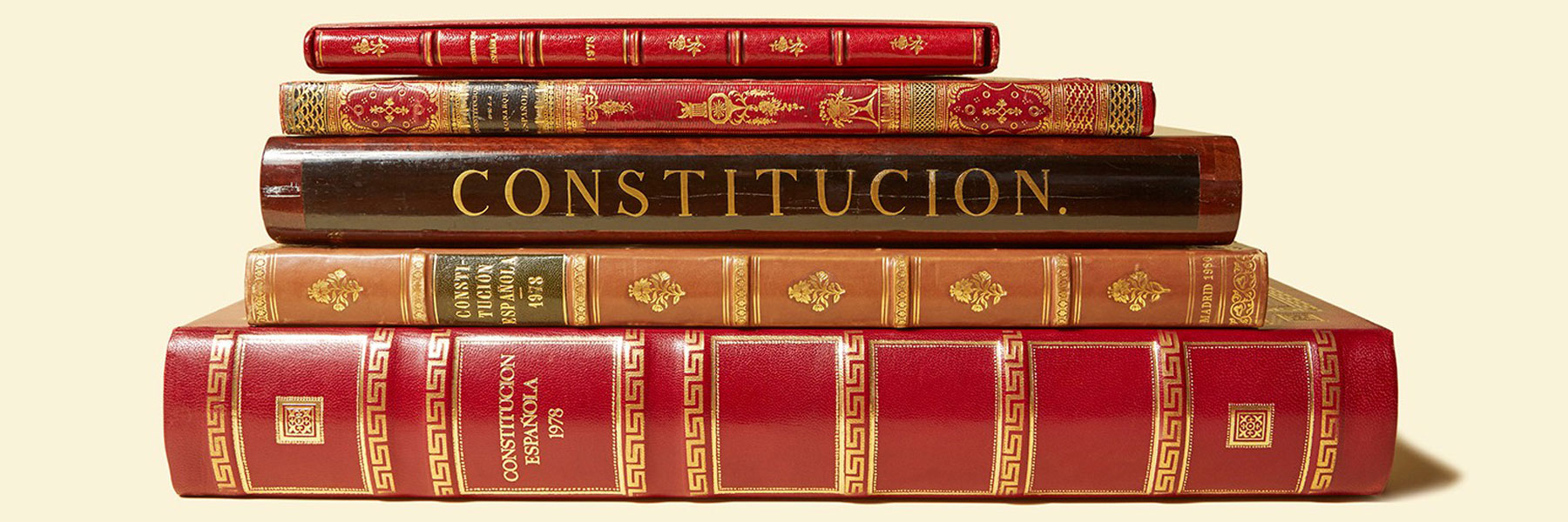 Desde la aprobación de 'La Pepa' por las Cortes de Cádiz en 1812 y hasta la vigente Constitución, que fue refrendada por el pueblo el 6 de diciembre de 1978, un total de ocho textos constitucionales han regido en nuestra Historia