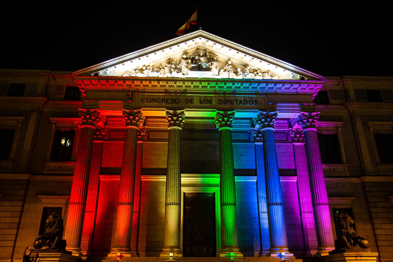 El Congreso iluminado con los colores del arco iris con motivo de la celebración del Día del Orgullo LGTBI