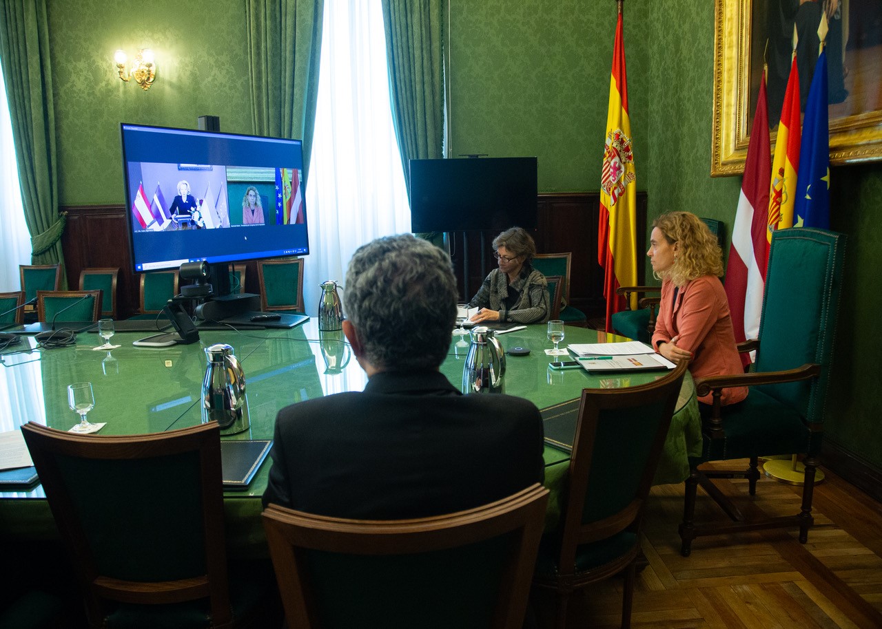 Videoconferencia de la presidenta del Congreso de los Diputados, Meritxell Batet, con la presidenta del Parlamento de Letonia.