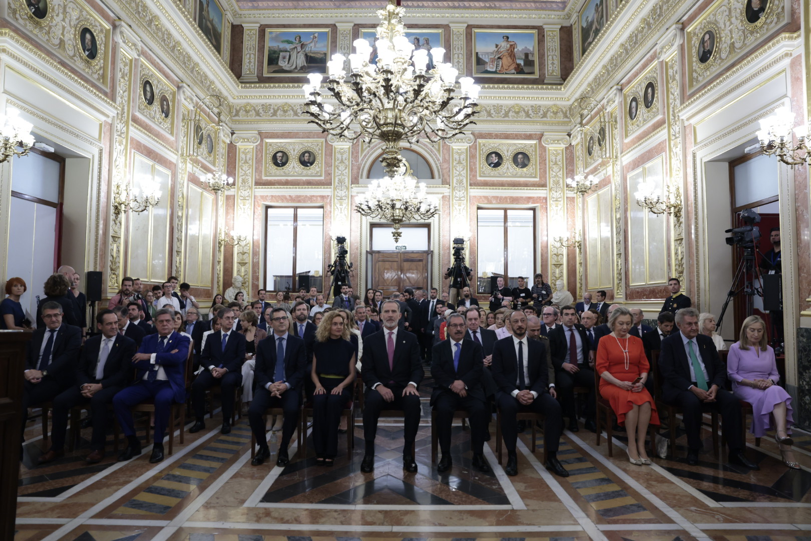 Acto de entrega de la Medalla del Congreso de los Diputados a las y los ex presidentes de la Cámara, presidido por S. M. el Rey.