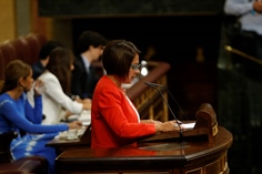 Sofía Hernanz Costa, Secretaria 2ª del Congreso de los Diputados, durante el llamamiento para la votación
