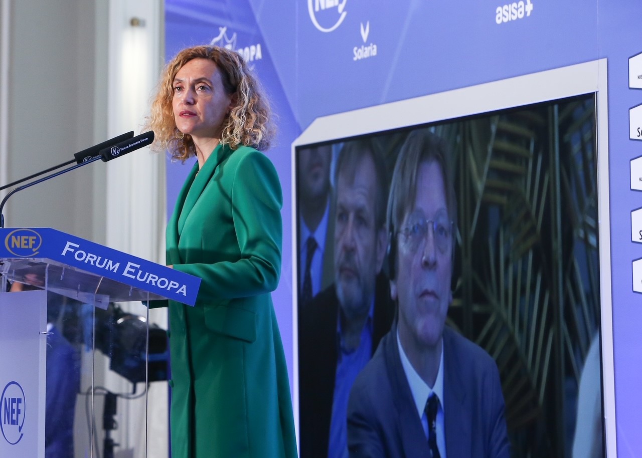 La presidenta del Congreso de los Diputados, Meritxell Batet, presenta el Desayuno informativo de Guy Verhofstadt, co-presidente de la Conferencia sobre el Futuro de Europa